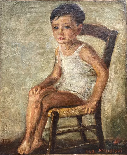 Portrait d'un jeune garçon assis sur une chaise 